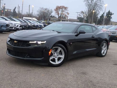 Used 2022 Chevrolet Camaro LT image 1