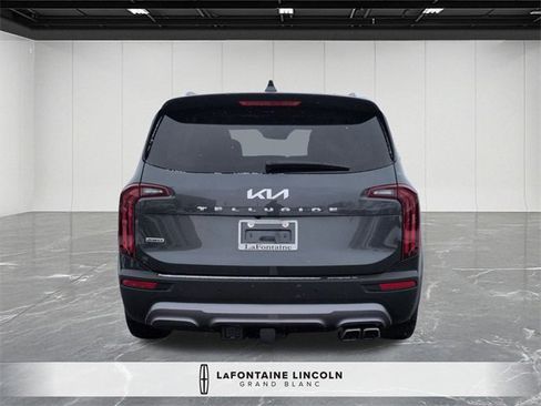 Used 2022 Kia Telluride SX w/ SX Prestige Package image 4
