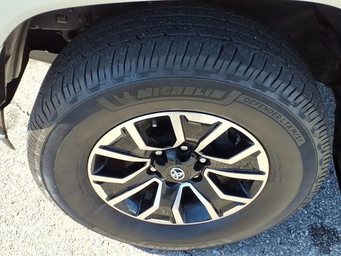 Used 2023 Toyota Tacoma TRD Sport image 9