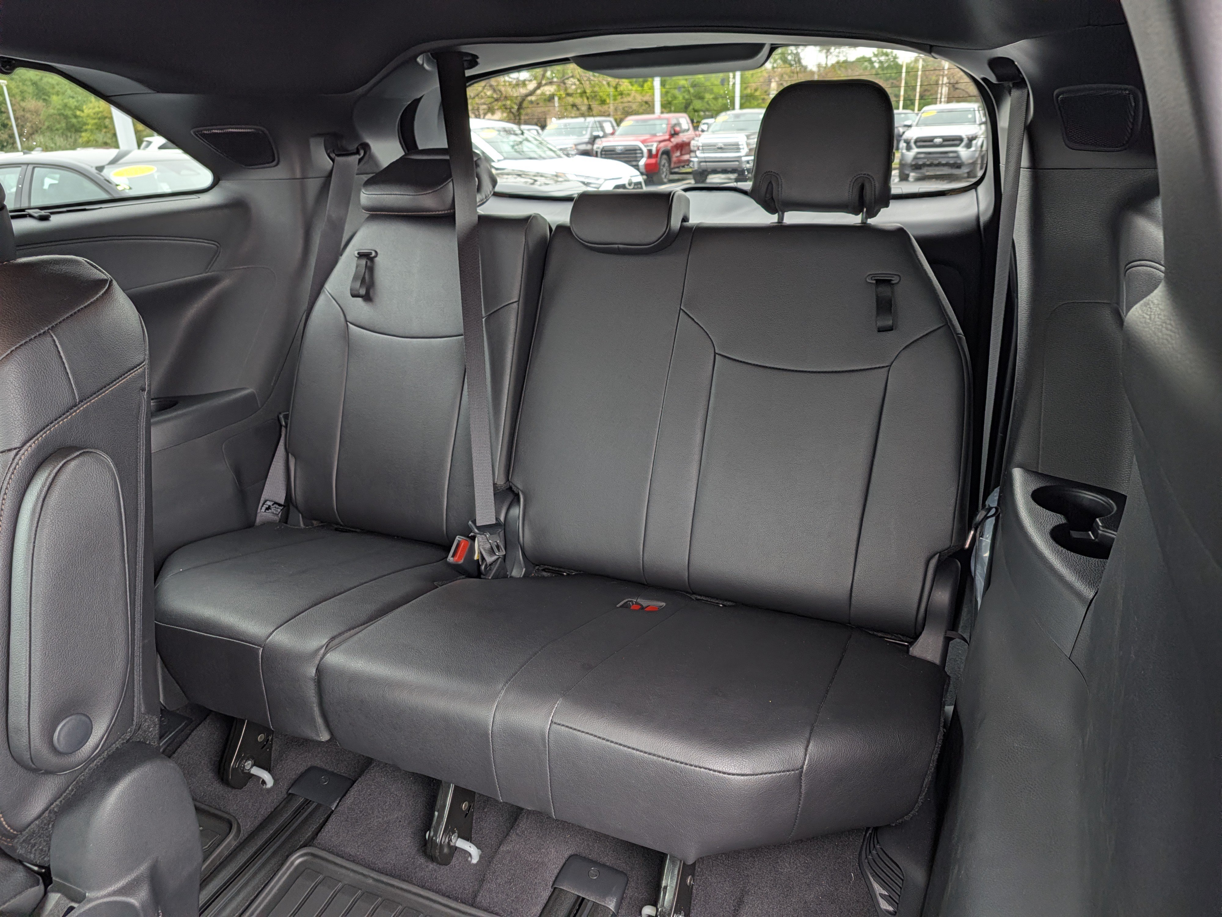 Used 2025 Toyota Sienna Platinum AWD/4WD image 27