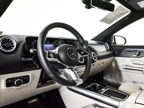 Used 2025 Mercedes-Benz GLA 250 4MATIC image 10