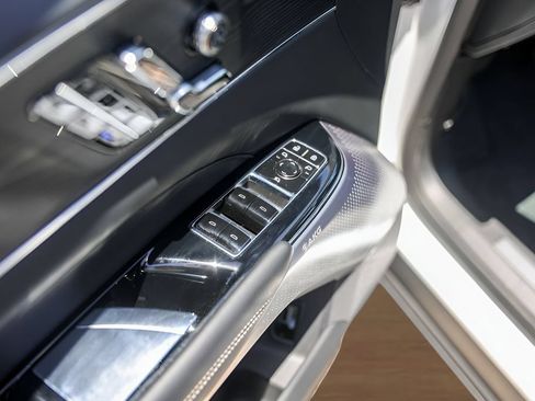 Certified 2024 Cadillac Lyriq Luxury AWD/4WD image 20