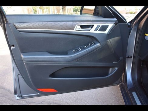 Used 2015 Hyundai Genesis 5.0 RWD image 18