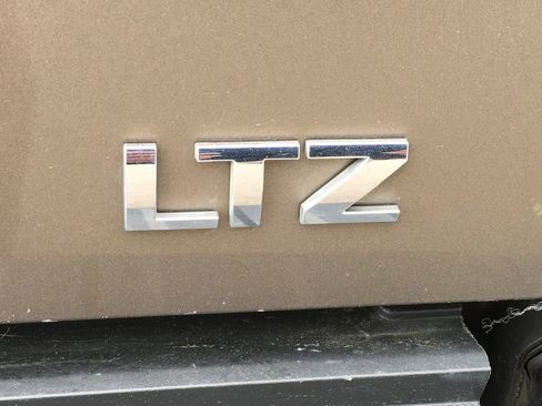 Used 2015 Chevrolet Silverado 1500 LTZ Z71 w/ LTZ Plus Package AWD/4WD image 7