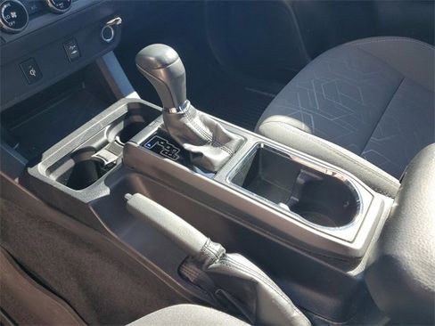 Used 2017 Toyota Tacoma TRD Off-Road image 17