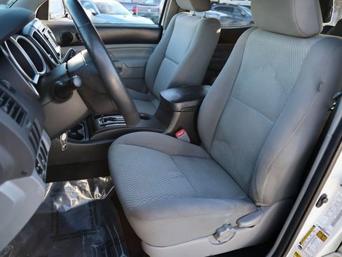 Used 2014 Toyota Tacoma PreRunner image 26