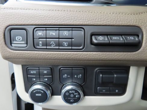 Used 2024 GMC Yukon Denali image 57