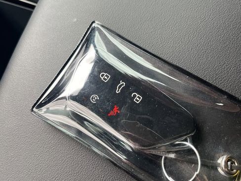 Used 2024 Volkswagen Atlas Cross Sport SEL R-Line image 6