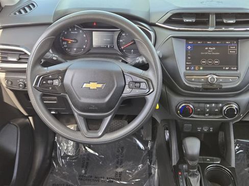 Used 2022 Chevrolet TrailBlazer LS FWD image 25