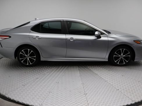 Certified 2020 Toyota Camry SE image 7