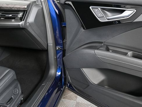 New 2025 Audi Q4 e-tron Prestige image 22