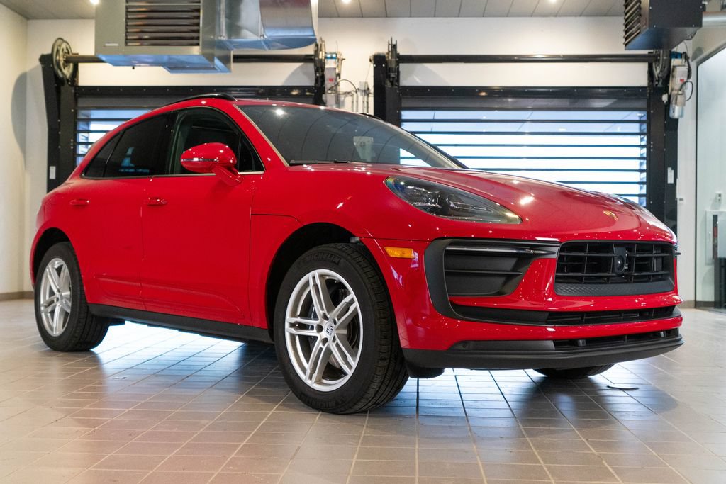 Certified 2026 Porsche Macan AWD/4WD image 7