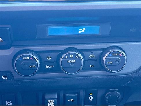 Used 2021 Toyota Tacoma TRD Off-Road image 15