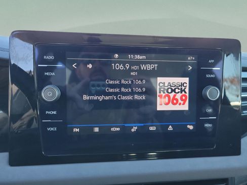 Used 2025 Volkswagen Jetta SE image 24