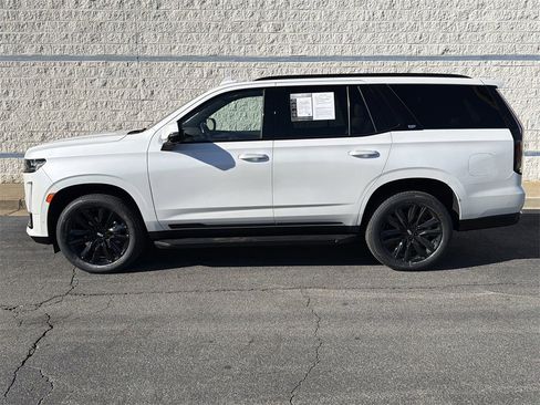 Certified 2022 Cadillac Escalade Sport image 4