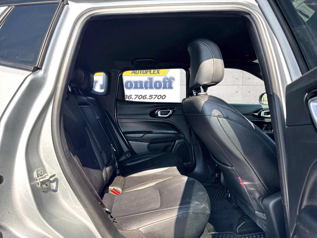 Used 2025 Jeep Compass Trailhawk AWD/4WD image 8