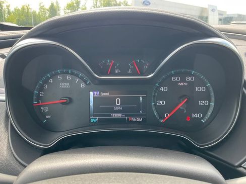 Used 2016 Chevrolet Impala LT w/ Convenience Package FWD image 9
