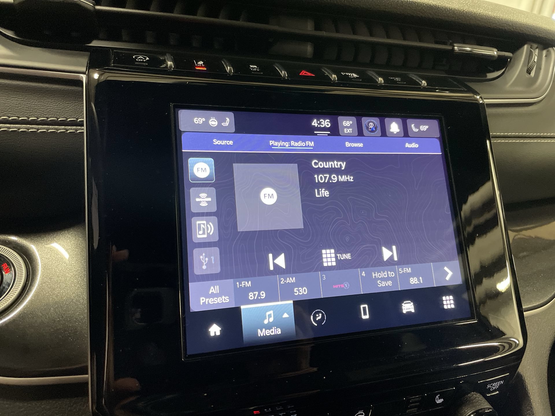 Used 2023 Jeep Grand Cherokee Altitude RWD image 18