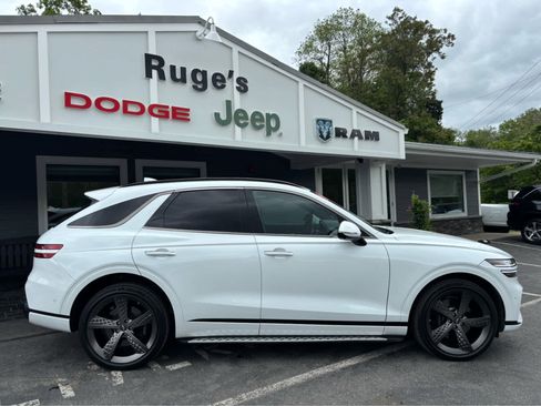 Used 2024 Genesis GV70 3.5T Sport w/ Sport Advanced Package AWD/4WD image 9