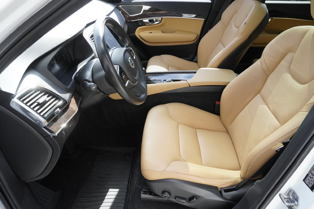 Used 2018 Volvo XC90 T6 Momentum w/ Convenience Package AWD/4WD image 19