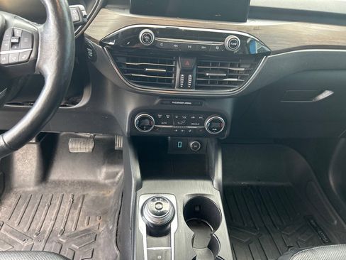 Used 2020 Ford Escape Titanium image 7
