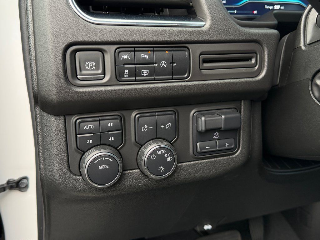 Used 2023 Chevrolet Tahoe RST w/ Luxury Package AWD/4WD image 29