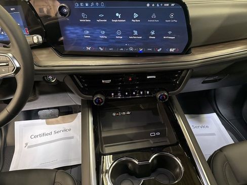 New 2026 Chevrolet Suburban LT image 18