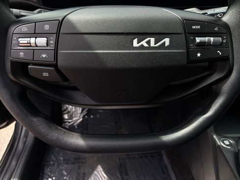 Used 2025 Kia K4 LXS image 32