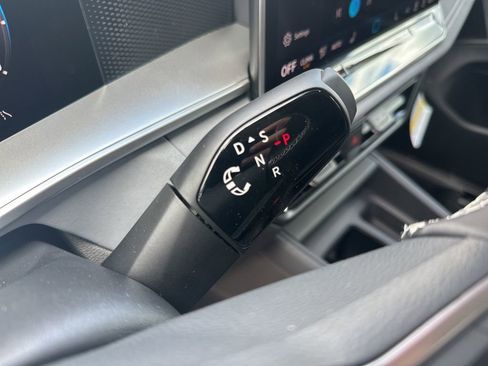New 2026 Volkswagen Tiguan SE AWD/4WD image 22