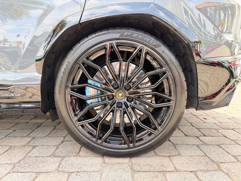 Used 2025 Lamborghini Urus SE image 25