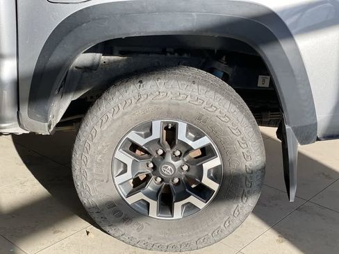 Used 2019 Toyota Tacoma TRD Off-Road w/ Technology Package AWD/4WD image 12