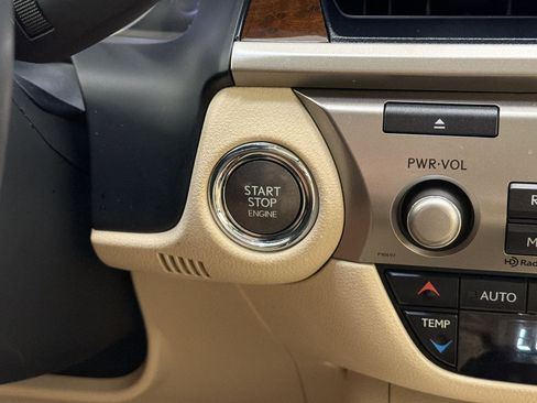 Used 2014 Lexus ES 350 w/ Premium Package FWD image 18