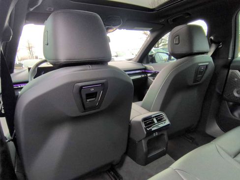 Used 2025 BMW i5 M60 w/ Premium Package image 18