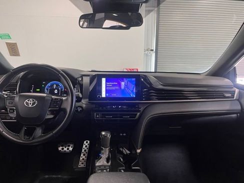 Used 2025 Toyota Camry SE image 20
