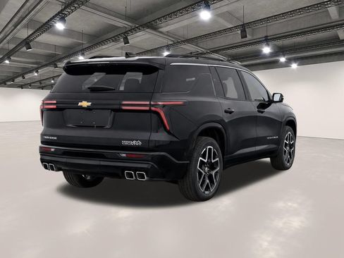 Used 2025 Chevrolet Traverse High Country FWD image 4
