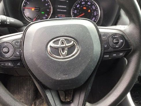 Used 2021 Toyota RAV4 XLE image 8