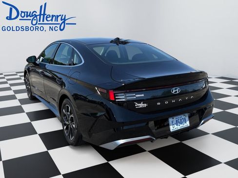 Used 2024 Hyundai Sonata SEL FWD image 3