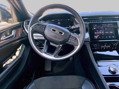 Used 2023 Jeep Grand Cherokee L Laredo AWD/4WD image 6