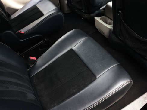 Used 2017 Dodge Grand Caravan SXT FWD image 12