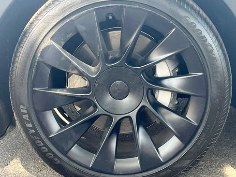 Used 2025 Tesla Model Y Long Range AWD/4WD image 31