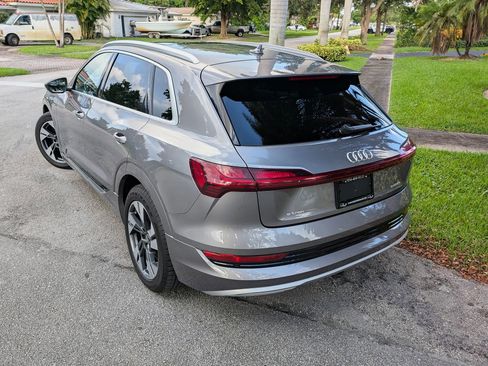 Used 2021 Audi e-tron Premium w/ Towing Package image 13