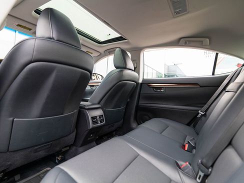 Used 2015 Lexus ES 350 w/ Premium Package FWD image 15
