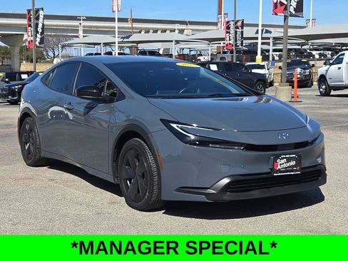 Used 2023 Toyota Prius LE image 2