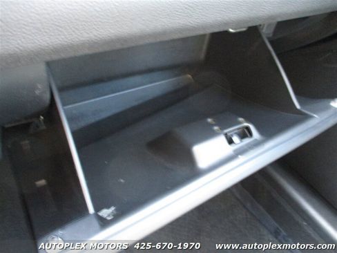 Used 2006 MAZDA RX-8 w/ Touring Pkg image 31