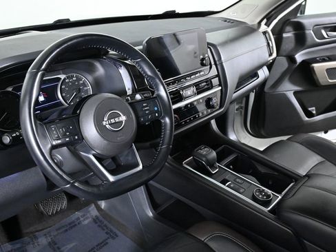 Used 2022 Nissan Pathfinder Platinum w/ Cargo Package image 12