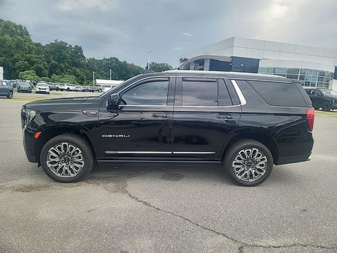 Used 2023 GMC Yukon Denali Ultimate AWD/4WD image 3