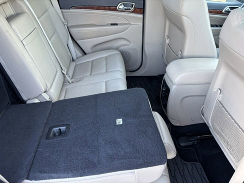 Used 2013 Jeep Grand Cherokee Limited w/ Luxury Group II image 19