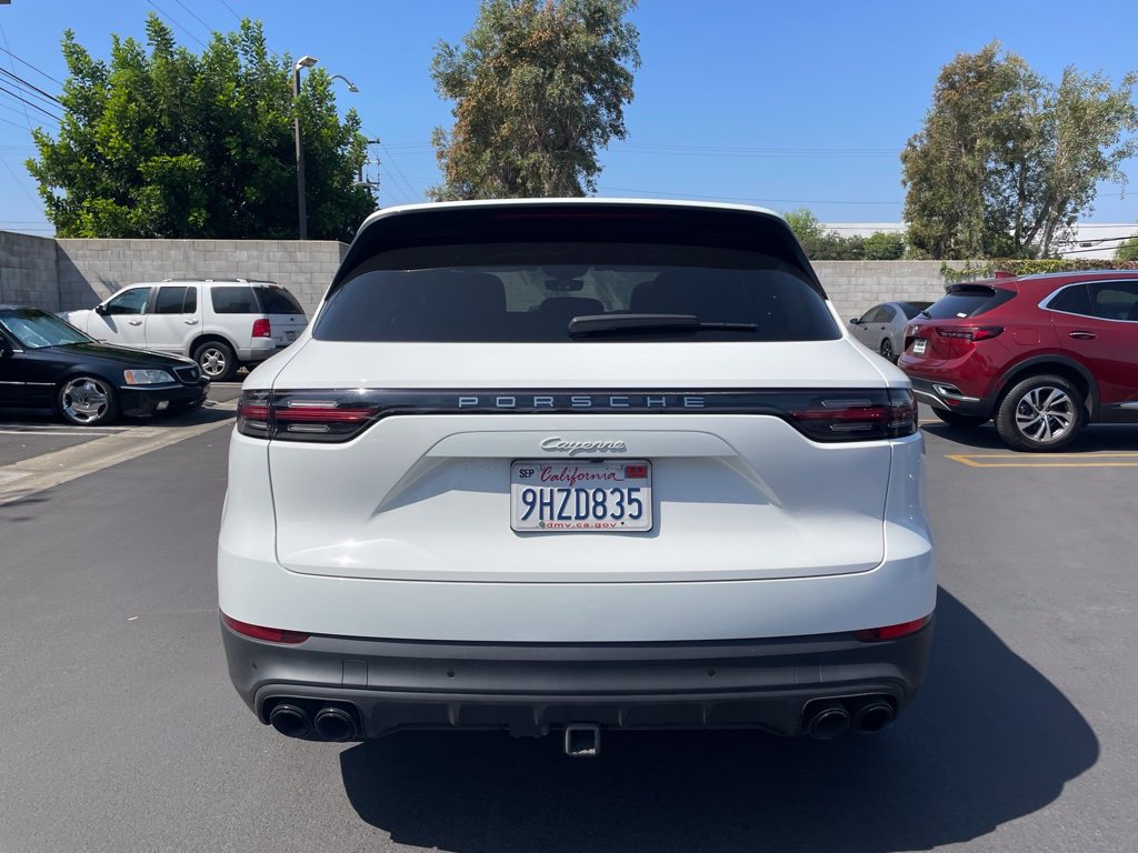 Used 2023 Porsche Cayenne w/ Premium Package AWD/4WD image 3