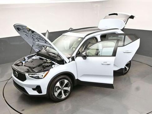 New 2026 Volvo XC40 B5 Plus w/ Protection Package Premier AWD/4WD image 51