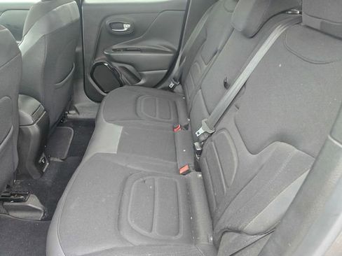 Used 2016 Jeep Renegade Latitude image 11